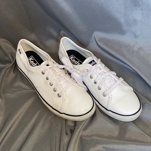 Low ankle White Keds